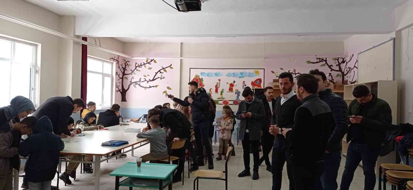 YENİCE İLÇESİNE BAĞLI ŞİRİNKÖY KÖYÜ ORTAOKULUNU ZİYARET EDEN AK PARTİ
