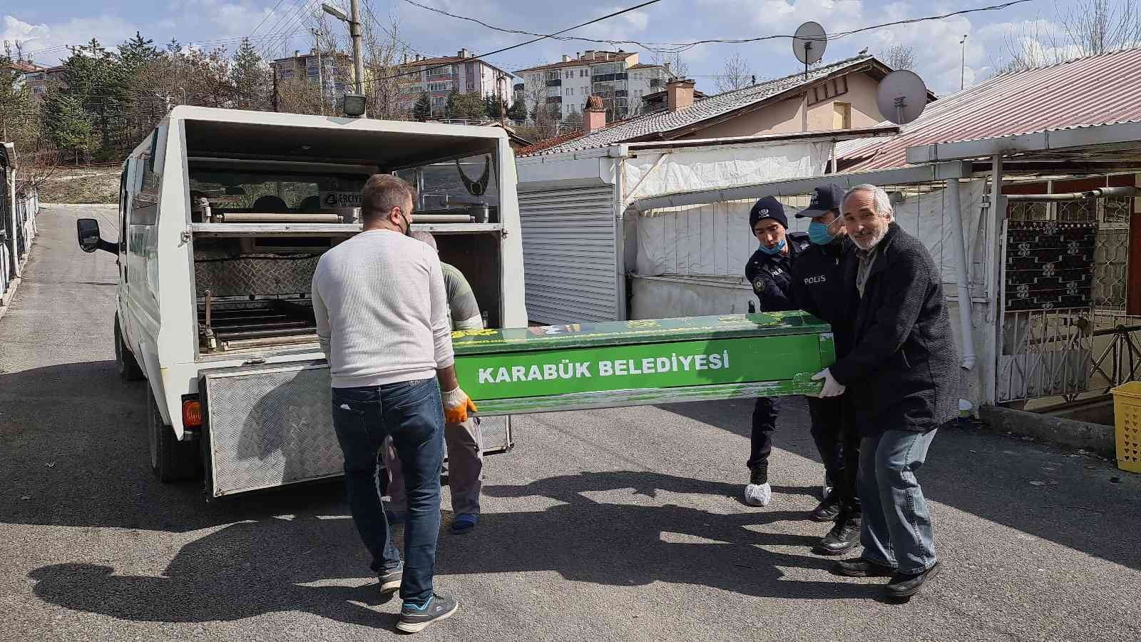 KARABÜK’TE YAŞAYAN BABASINA ULAŞAMAYINCA, EVE GİDEN POLİS ÇİLİNGİR YARDIMI İLE