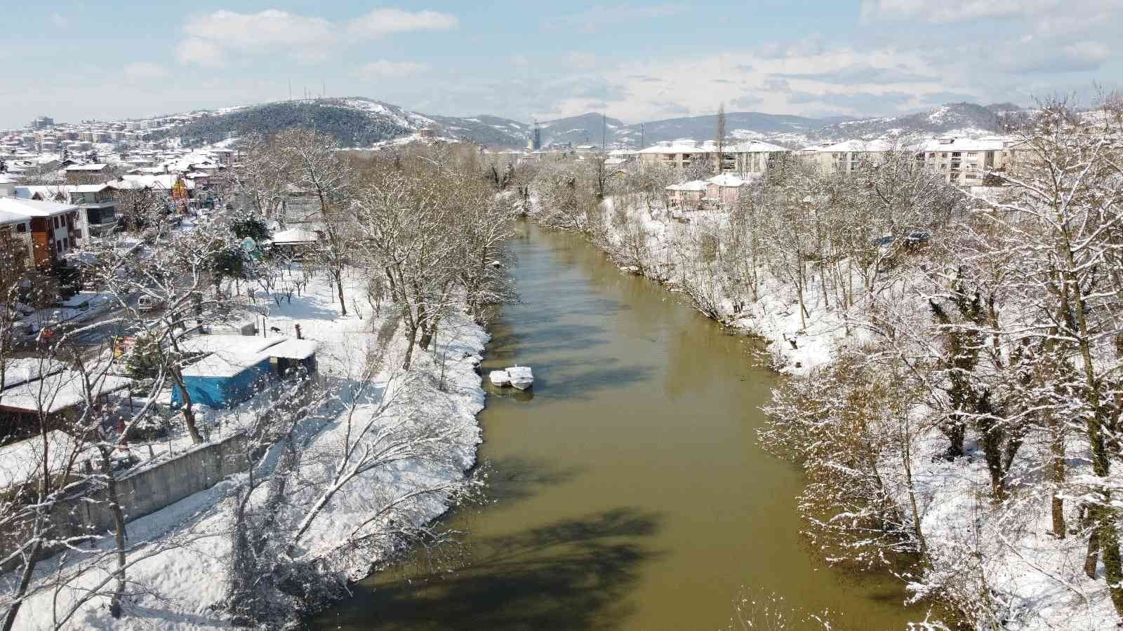 BARTIN IRMAĞI VE ÇEVRESİNDE OLUŞAN KAR MANZARALARI DRONE İLE HAVADAN