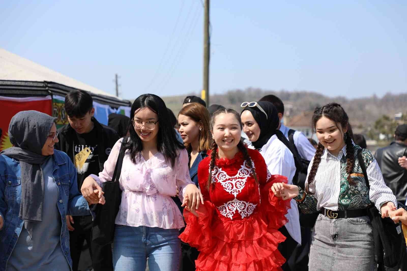 Bartın Üniversitesinde Nevruz Bayramı coşkuyla kutlandı BARTIN ÜNİVERSİTESİNDE BAHARIN GELİŞİNİ MÜJDELEYEN NEVRUZ BAYRAMI ÖĞRENCİLERİN YOĞUN KATILIMIYLA