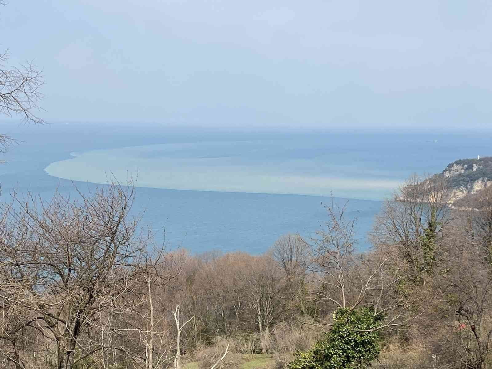 BARTIN IRMAĞI’NDAN KARADENİZ’E DÖKÜLEN ÇAMURLU SULARLA BİRLİKTE DENİZ YÜZEYİNİN RENGİ