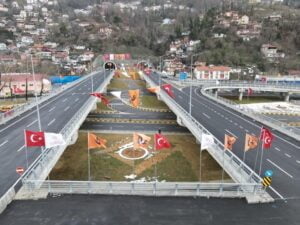 TÜRKİYE'NİN ÖNEMLİ SANAYİ TESİSLERİNİN BULUNDUĞU ZONGULDAK KARA, DENİZ, DEMİR YOLU