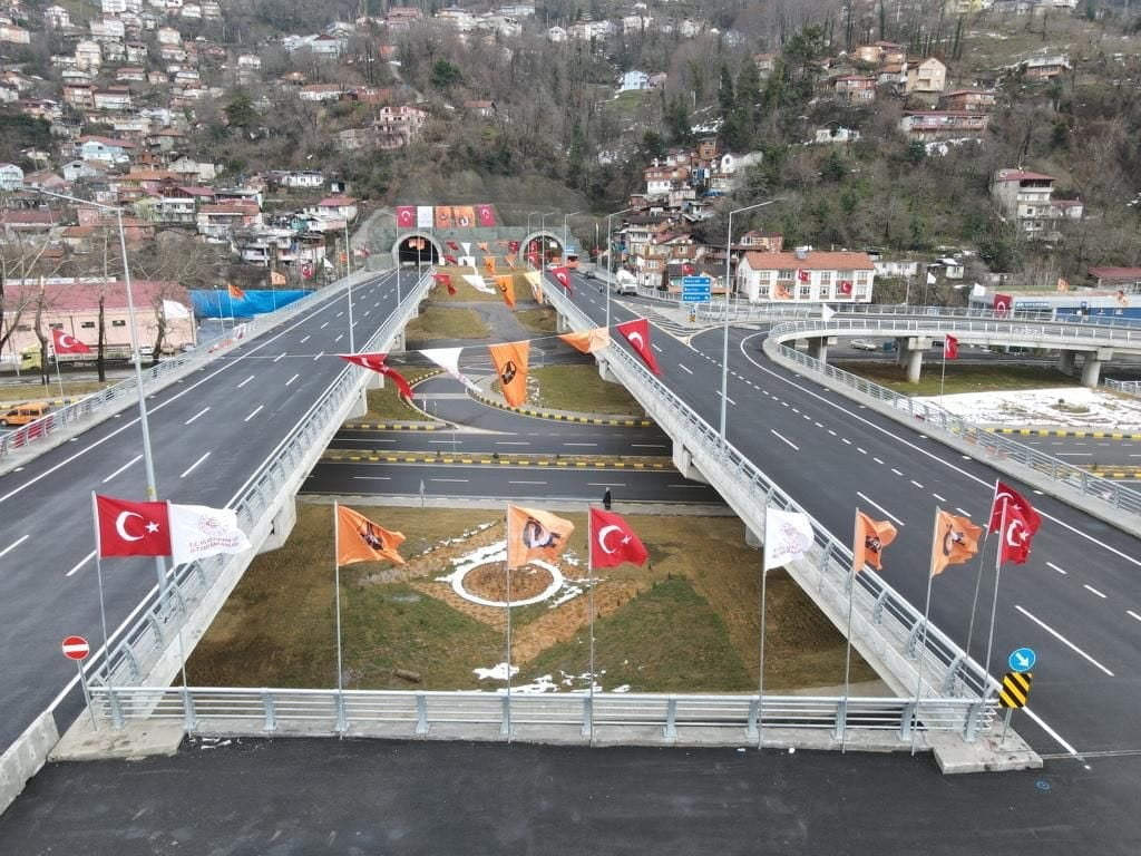 TÜRKİYE'NİN ÖNEMLİ SANAYİ TESİSLERİNİN BULUNDUĞU ZONGULDAK KARA, DENİZ, DEMİR YOLU