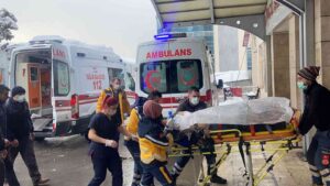 ZONGULDAK’IN ASMA MAHALLESİ’NDE ÇATIDAN KAR TEMİZLERKEN DÜŞEN DURMUŞ ORUÇ(47)AĞIR YARALANDI.