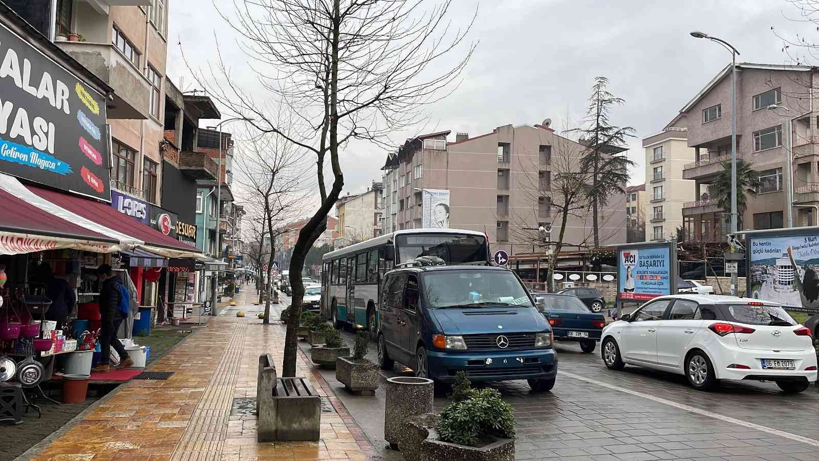ZONGULDAK’ IN ÇAYCUMA İLÇESİNDE ŞEHİR İÇİ TRAFİĞİNİN GÜN İÇİNDE YOĞUN