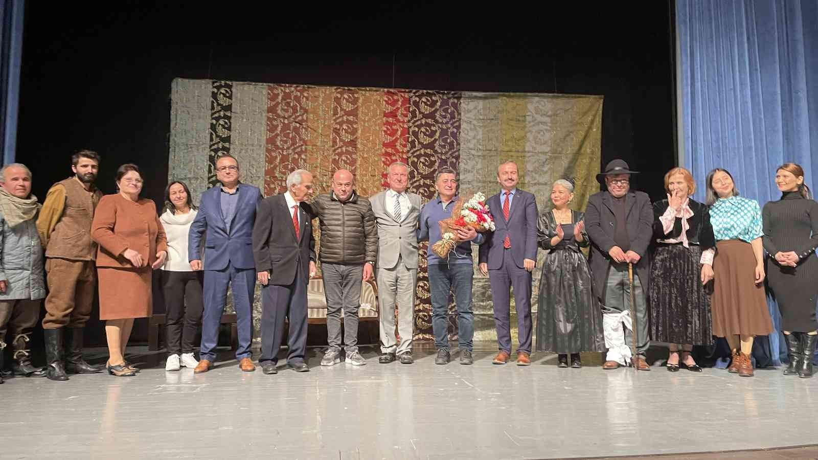 ZONGULDAK’IN ÇAYCUMA İLÇESİNDE “ÇEHOV OYUNLARI” ADLI TİYATRO OYUNU SERGİLENDİ.