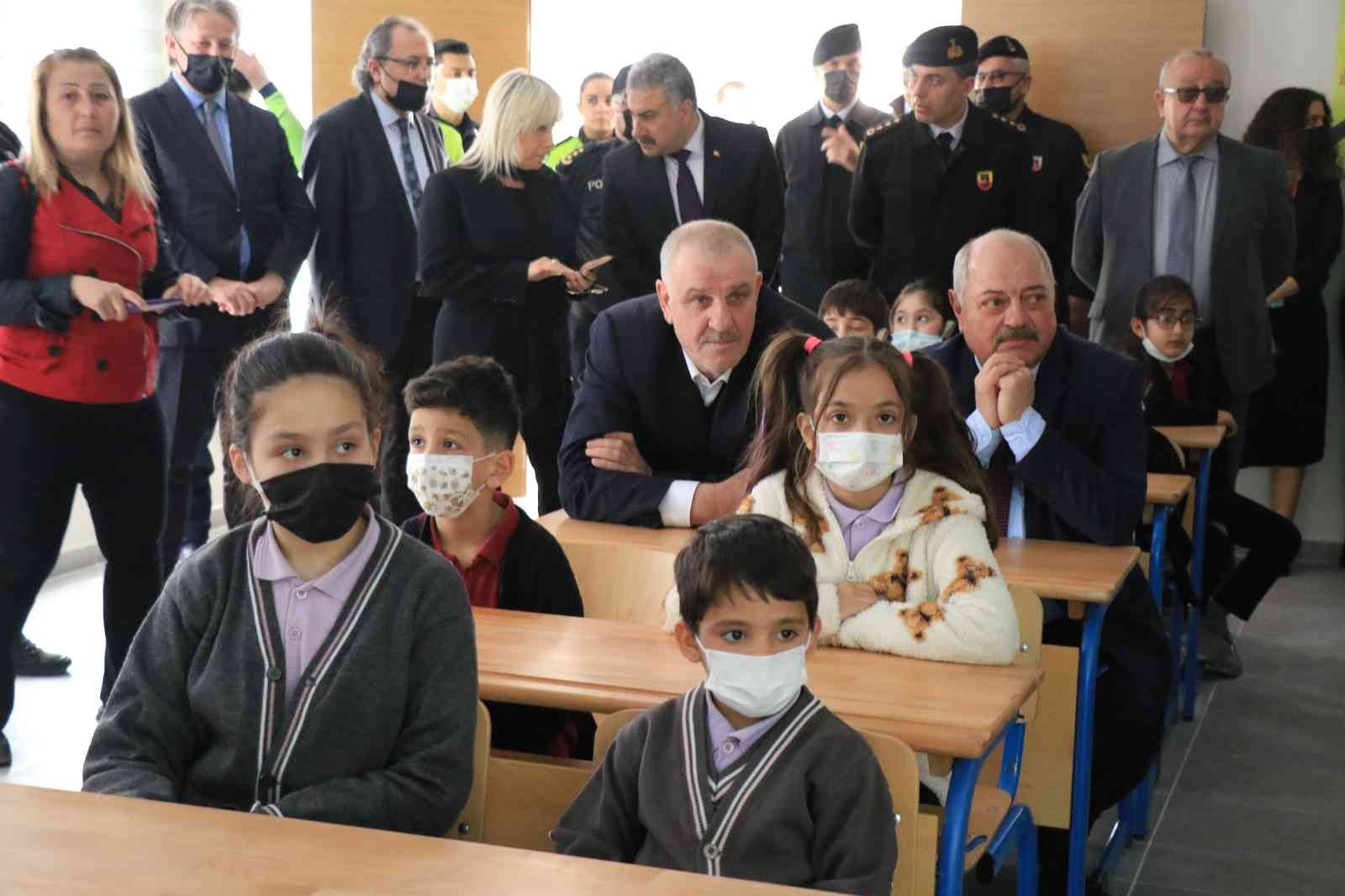 İÇİŞLERİ BAKANI SÜLEYMAN SOYLU’NUN TALİMATLARIYLA 81 İLDE UYGULANAN ‘ÇOCUK TRAFİK