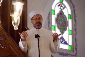 KASTAMONU NASRULLAH KADI CAMİİ’NDE, CUMA NAMAZINI KILDIRAN DİYANET İŞLERİ BAŞKANI