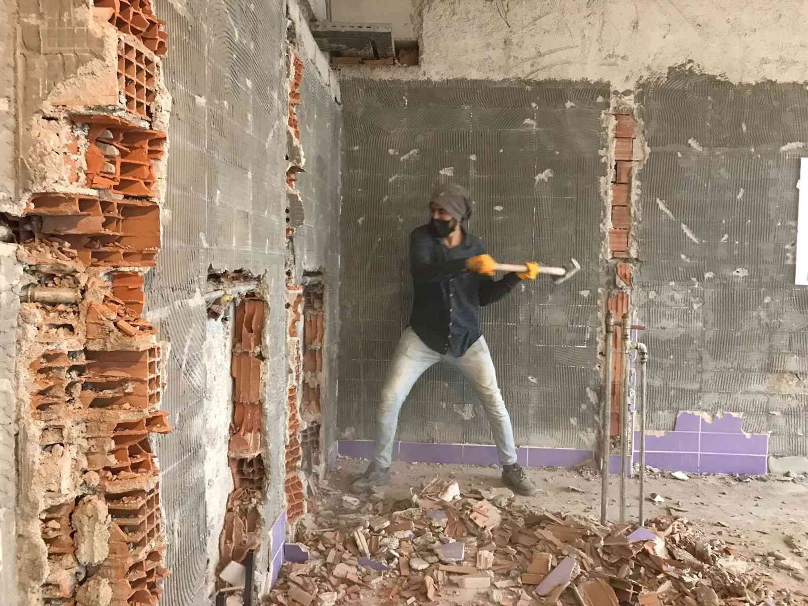 KASTAMONU'DA YAŞAYAN AFGANİSTAN UYRUKLU 'MİXED MARTİAL ARTS' SPORCUSU CELAL SORHABİ,