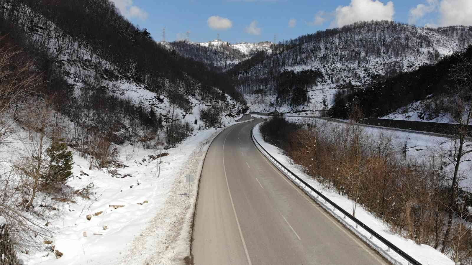 ZONGULDAK'TA YOĞUN KAR YAĞIŞININ ARDINDAN AÇAN GÜNEŞ ZONGULDAK-ANKARA KARAYOLUNDA ADETA