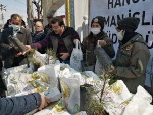 HANÖNÜ’DE VATANDAŞLARA ÜCRETSİZ FİDAN DAĞITILDI