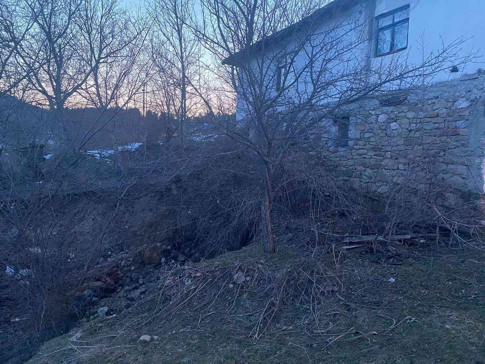 KARABÜK’ÜN OVACIK İLÇESİNE BAĞLI İMANLAR KÖYÜ’NDE ERİYEN KAR SULARI NEDENİYLE