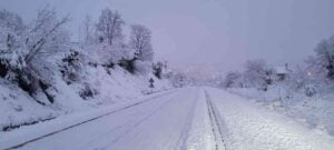 KASTAMONU’DA ETKİLİ OLAN KAR YAĞIŞI SEBEBİYLE 305 KÖY YOLU ULAŞIMA