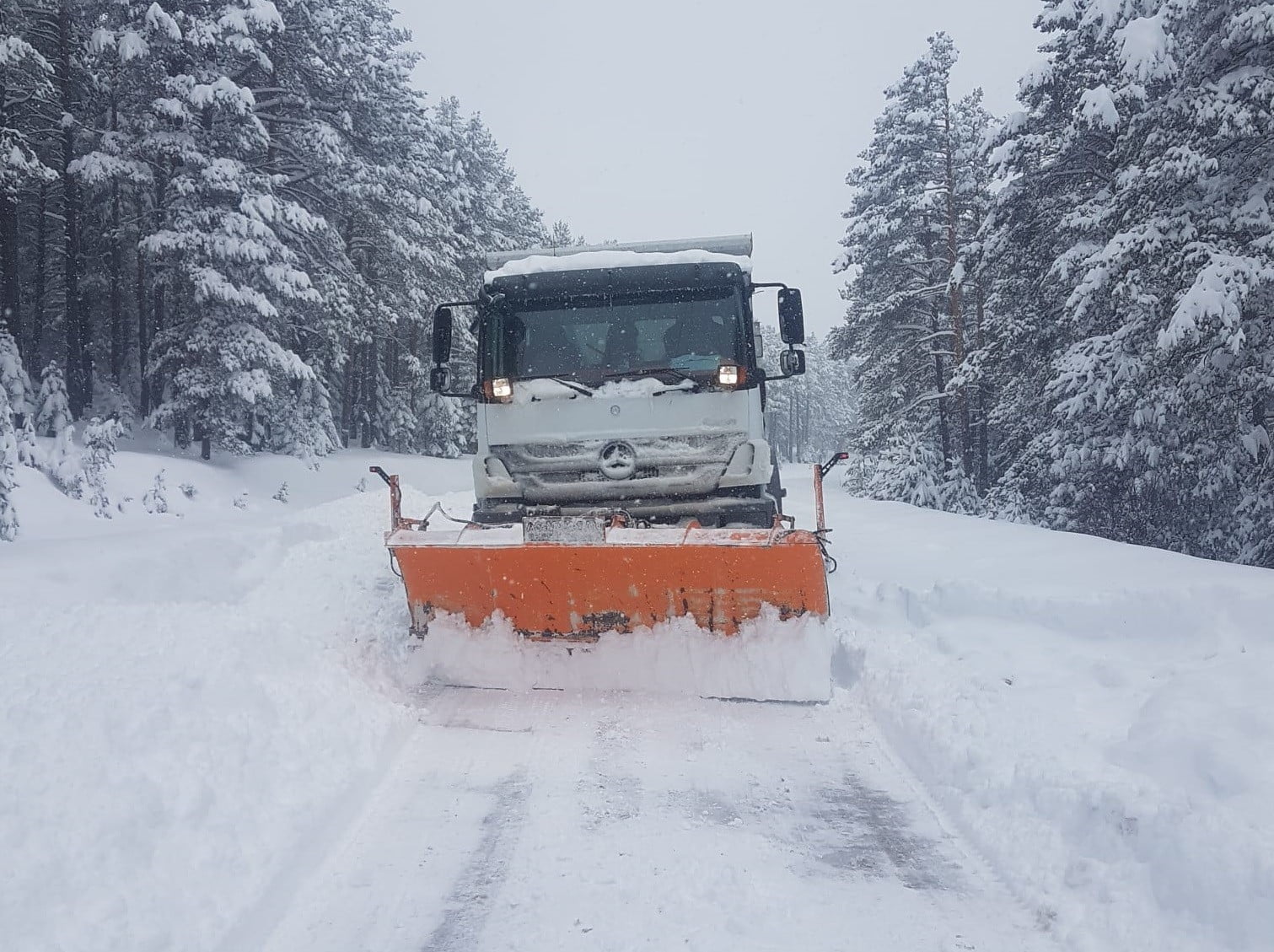 KASTAMONU’DA ETKİLİ OLAN KAR YAĞIŞI SEBEBİYLE 441 KÖY YOLU ULAŞIMA
