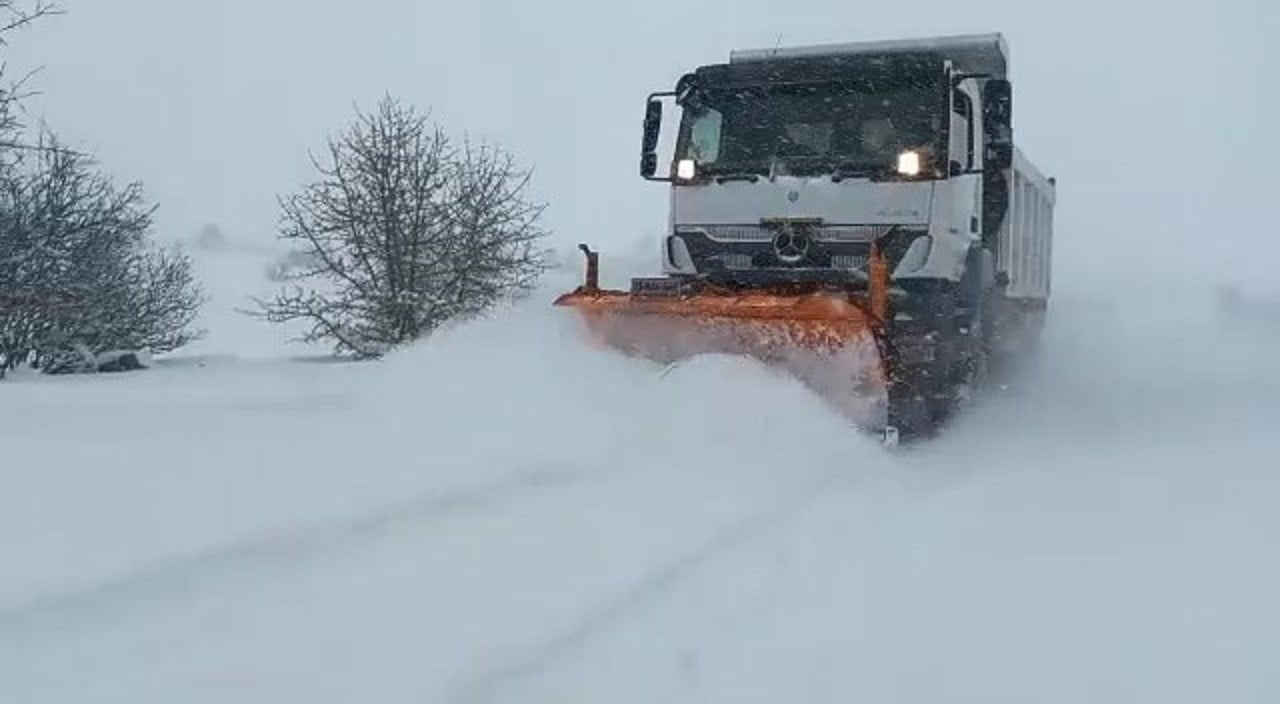 KASTAMONU’DA ÖNCEKİ GÜN ETKİLİ OLAN KAR YAĞIŞI SEBEBİYLE 391 KÖYE