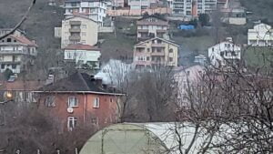 KASTAMONU’NUN CİDE İLÇESİNDE BİR EVİN BACASINDA ÇIKAN YANGIN BÜYÜMEDEN İTFAİYE