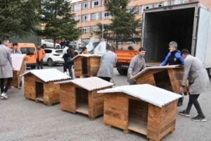 KARABÜK’TE LİSE ÖĞRENCİLERİNİN SIFIR ATIK PROJESİ KAPSAMINDA ATIL HALDEKİ PALET