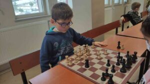 İLKOKUL 1.SINIF ÖĞRENCİSİ SATRANÇTA HİÇ YENİLMEDEN İL BİRİNCİSİ OLDU