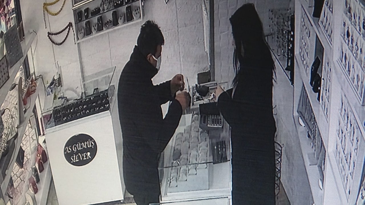 KARABÜK’ÜN SAFRANBOLU İLÇESİNDE MÜŞTERİ GİBİ GELİP BEĞENDİĞİ 3 BİN 500