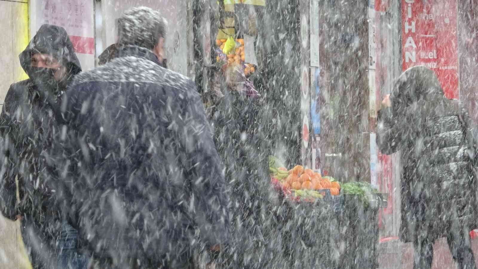 KARADENİZ ÜZERİNDEN GELEN YOĞUN KAR YAĞIŞI TİPİYLE BİRLİKTE ETKİLİ OLUNCA
