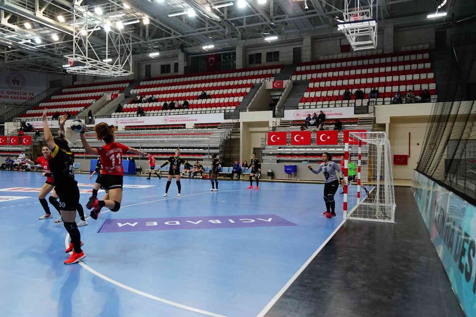 TÜRKİYE HENTBOL KADINLAR SÜPER LİGİ’NDE SAHASINDA TEKİRDAĞSPOR’U AĞIRLAYAN KASTAMONU BELEDİYESPOR,