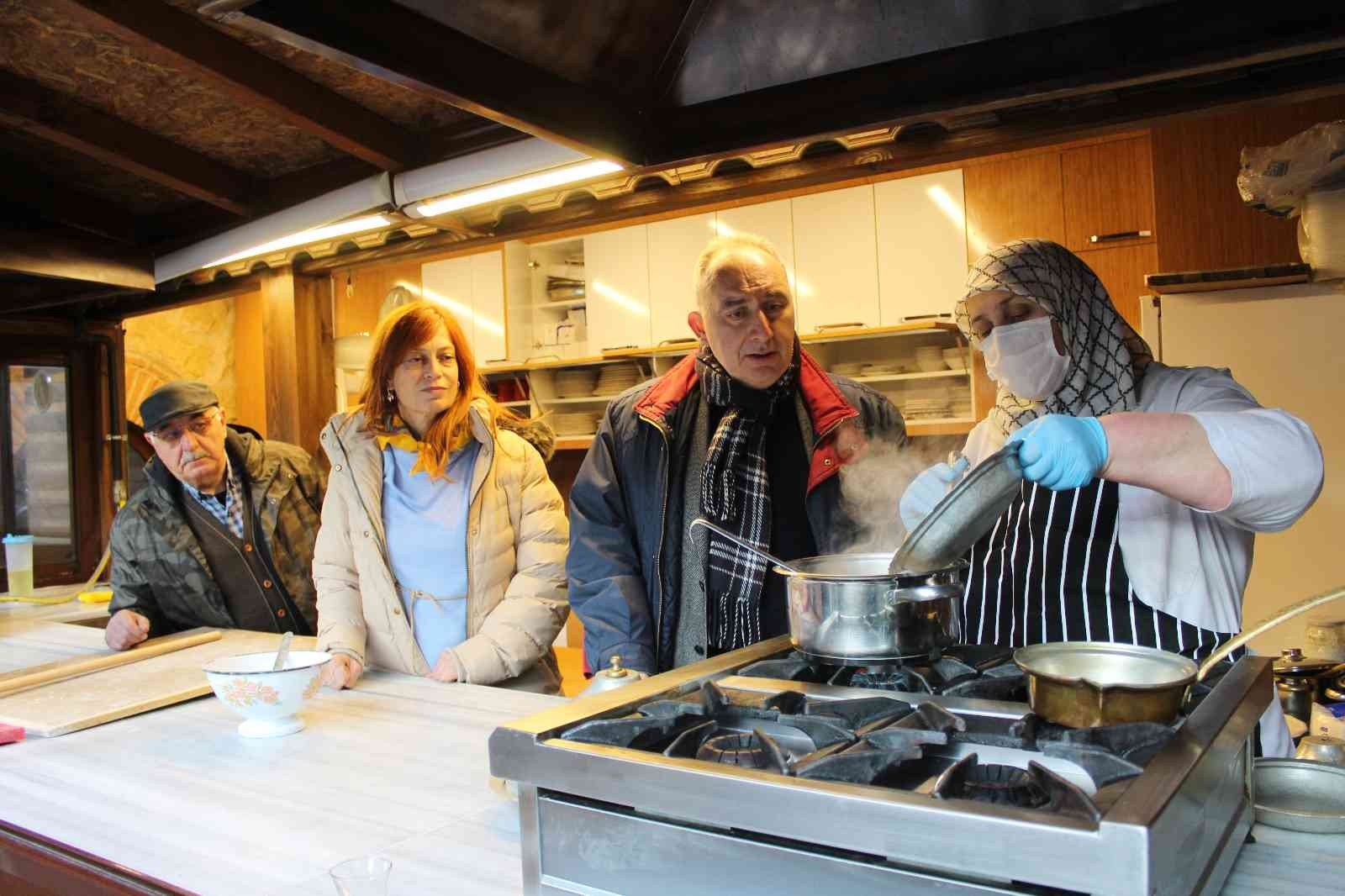 TÜRKİYE SEYAHAT ACENTALARI BİRLİĞİ (TÜRSAB) GASTRONOMİ TURİZMİ İHTİSAS BAŞKANI ÖMER