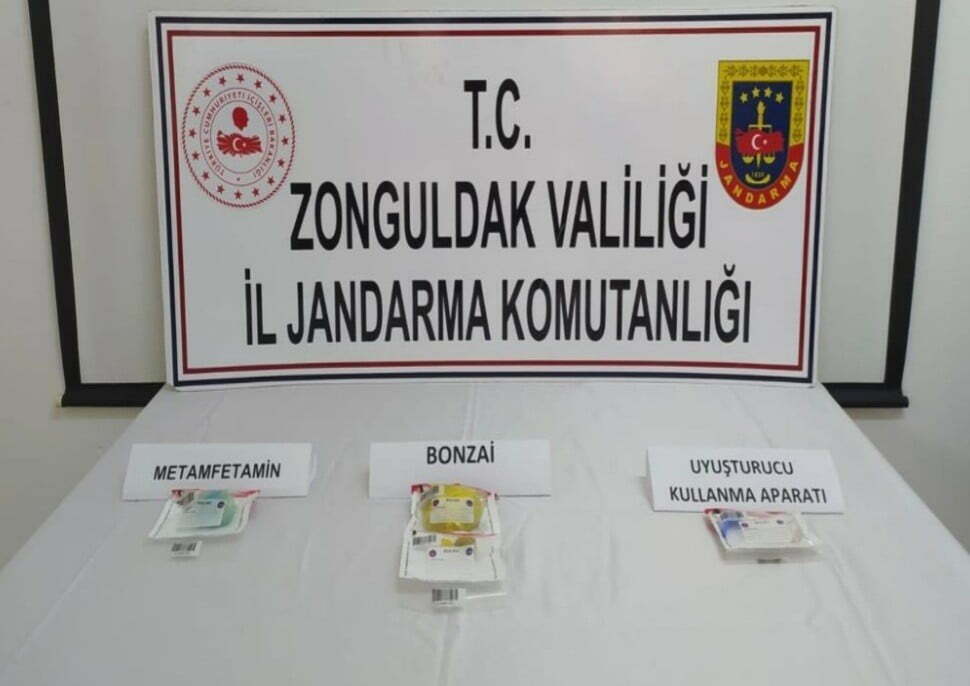 Yolcu otobüsünde uyuşturucu ele geçirildi ZONGULDAK’IN ALAPLI İLÇESİNE BAĞLI KILÇAK KÖYÜ SINIRLARI İÇERİSİNDE BİR OTOBÜSTE