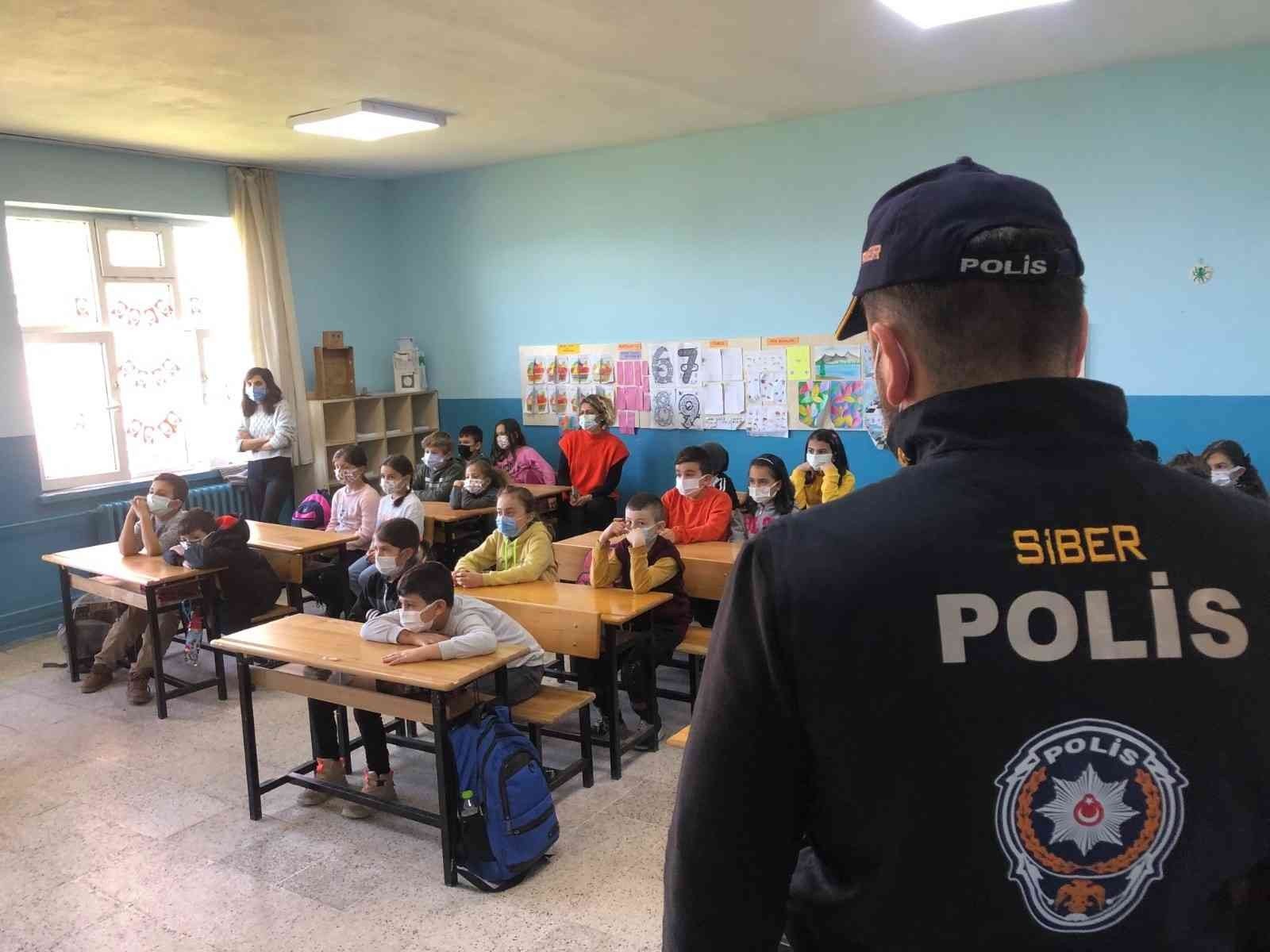 ZONGULDAK'TA ÖĞRENCİLERE YÖNELİK SİBERAY EĞİTİMLERİ SÜRÜYOR.