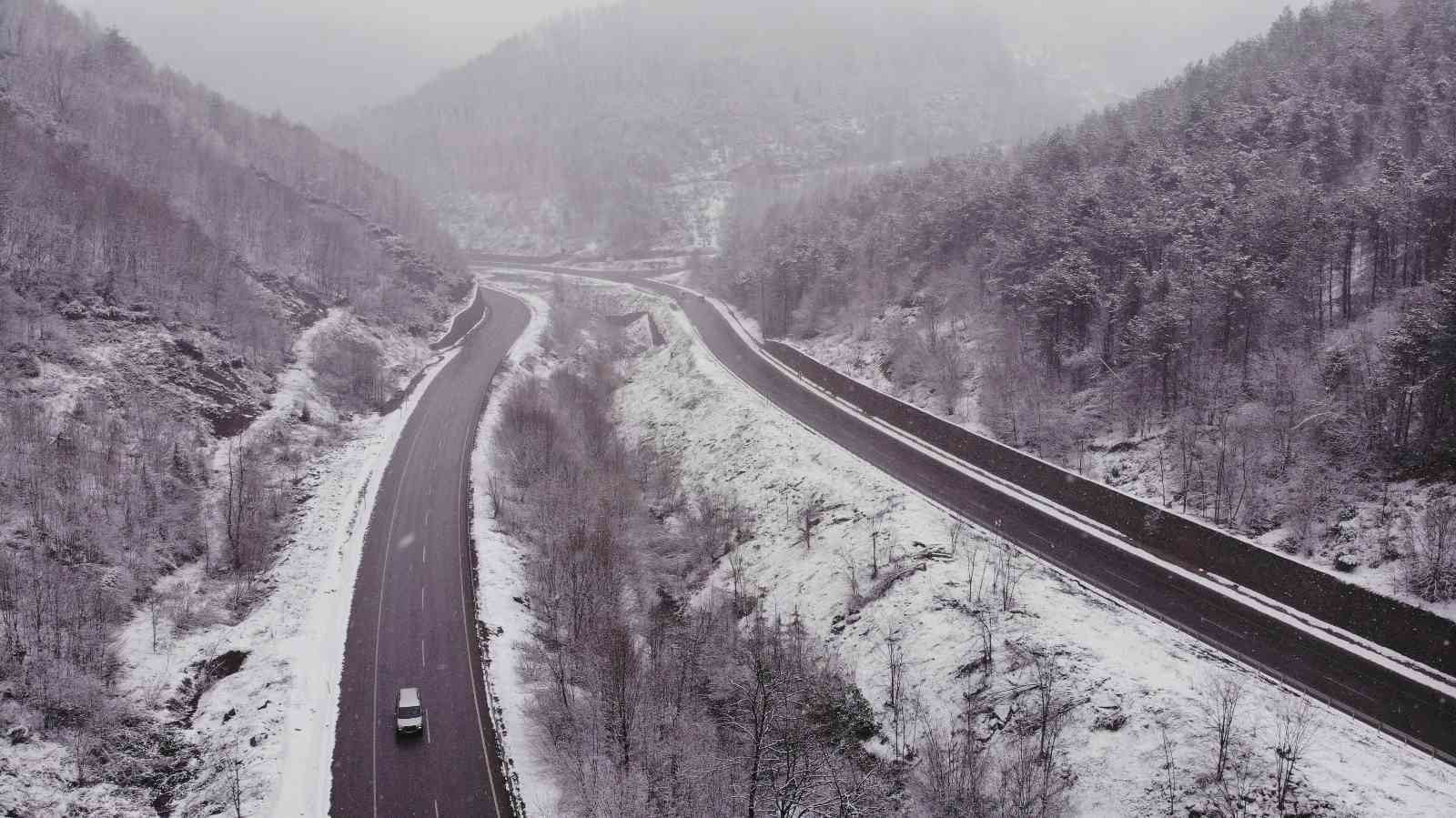 ZONGULDAK'TA KAR YAĞIŞI KENT MERKEZİNDE ETKİLİ OLDU. METEOROLOJİ İSE YOĞUN