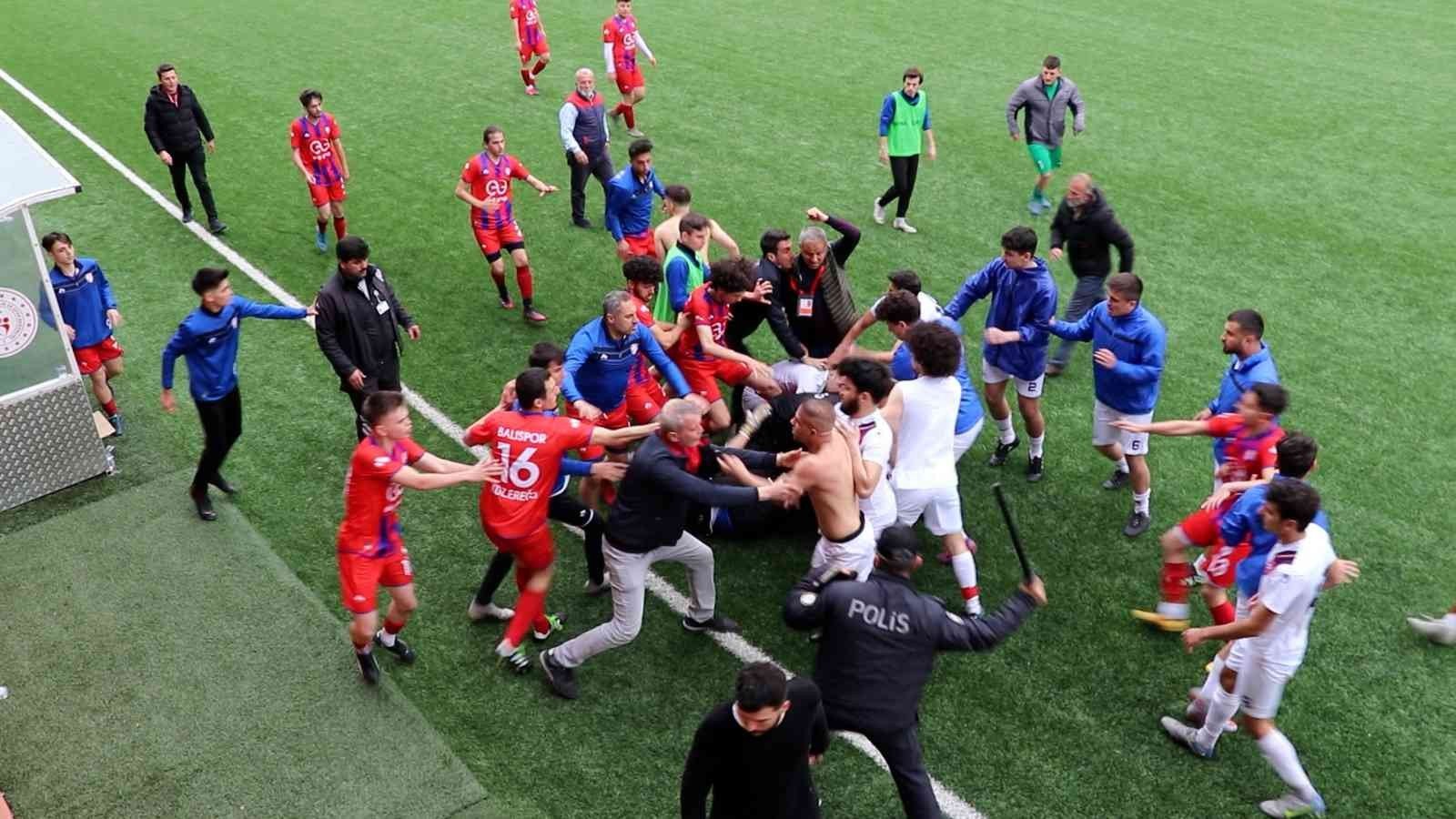 ZONGULDAK’IN EREĞLİ İLÇESİNDE KANDİLLİ BELEDİYESPOR İLE BALISPOR ARASINDA OYNANAN AMATÖR