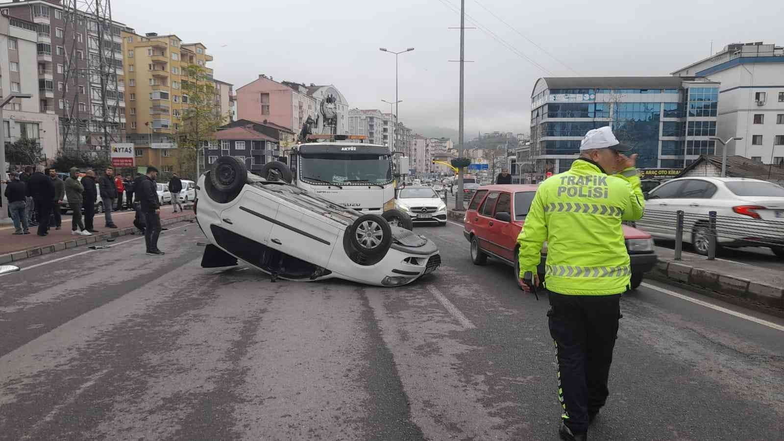 Çarpışan otomobillerden biri takla attı: 1 yaralı ZONGULDAK'IN EREĞLİ İLÇESİNDE MEYDANA GELEN TRAFİK KAZASINDA ÇARPIŞAN OTOMOBİLLERİNDEN BİRİ