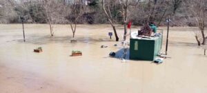 BARTIN'DA ETKİLİ OLAN SAĞANAK YAĞIŞLARLA BİRLİKTE KENT MERKEZİNDEN GEÇEREK KARADENİZ’E