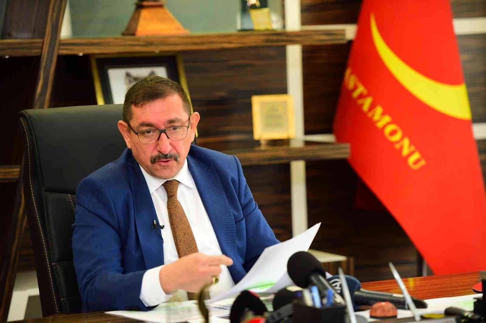 KASTAMONU BELEDİYE BAŞKANI GALİP VİDİNLİOĞLU, KASTAMONU BELEDİYESİNDE İHALE YAPILDIĞI SIRADA