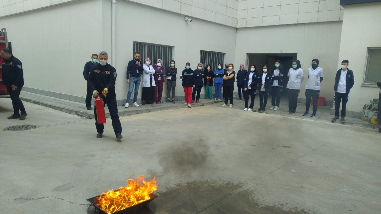 İnebolu’da hastane personeline yangın söndürme eğitimi KASTAMONU’NUN İNEBOLU İLÇESİNDE DEVLET HASTANESİ PERSONELLERİNE İNEBOLU BELEDİYESİ İTFAİYE MÜDÜRLÜĞÜNCE