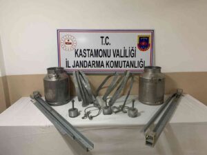 KASTAMONU’DA JANDARMA EKİPLERİ TARAFINDAN ŞÜPHE ÜZERİNE DURDURULAN ARAÇTA ÇALINTI ÇUBUK