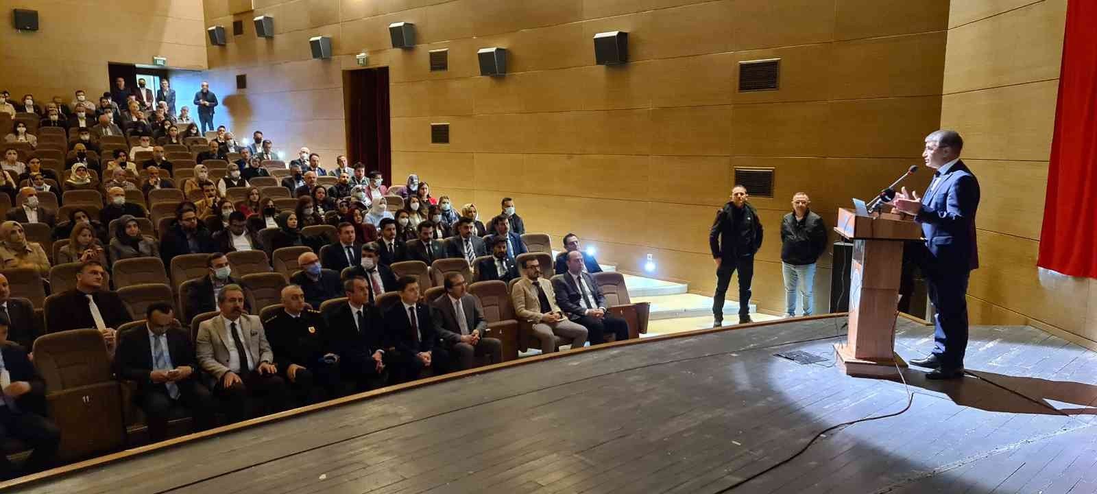 Karabük’te bağımlıkla mücadele çalıştayı başladı KARABÜK’TE 2 GÜN SÜRECEK OLAN BAĞIMLILIKLA MÜCADELE ÇALIŞTAYI BAŞLADI.