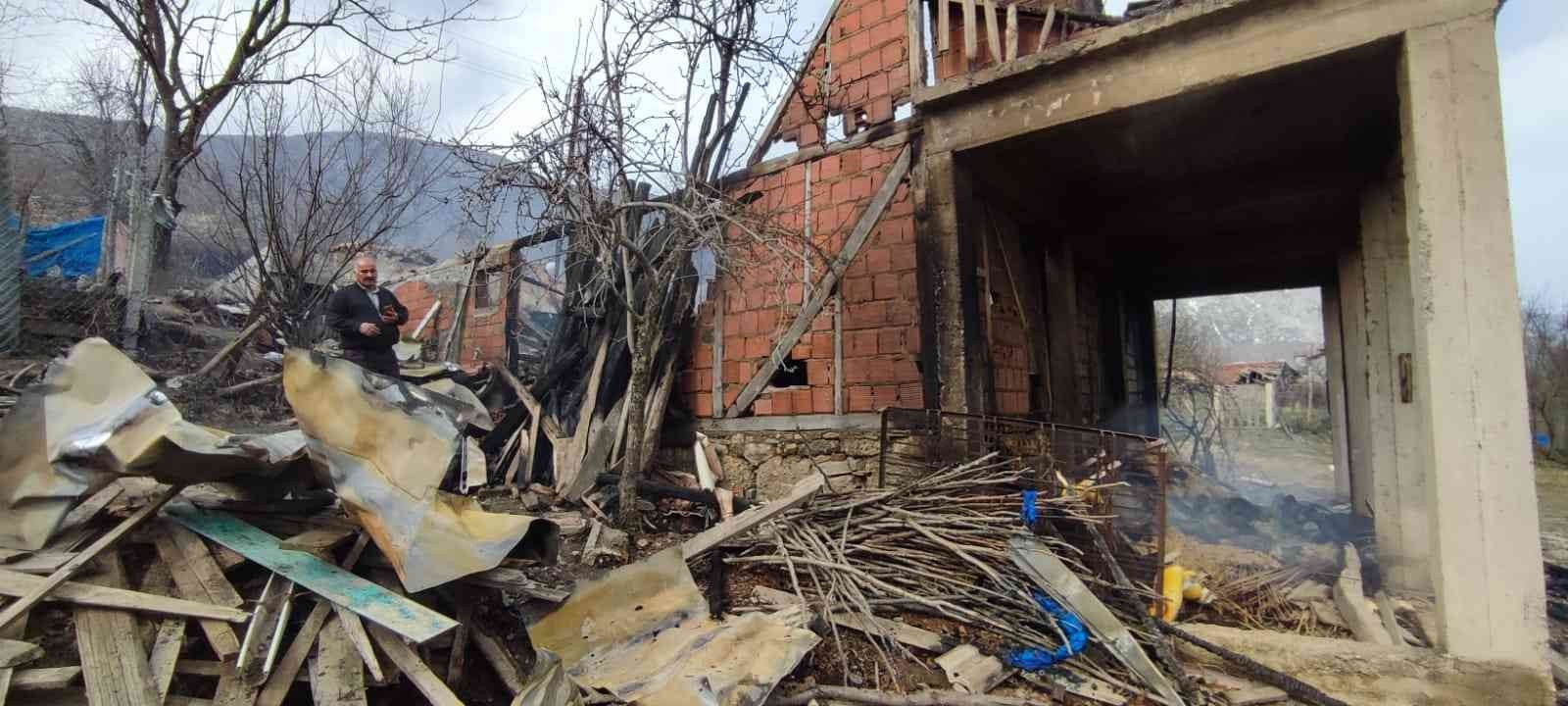 BARTIN’IN ULUS İLÇESİNDE KOMŞULARINA OTURMAYA GİDEN ANNE VE KIZIN YAŞADIĞI