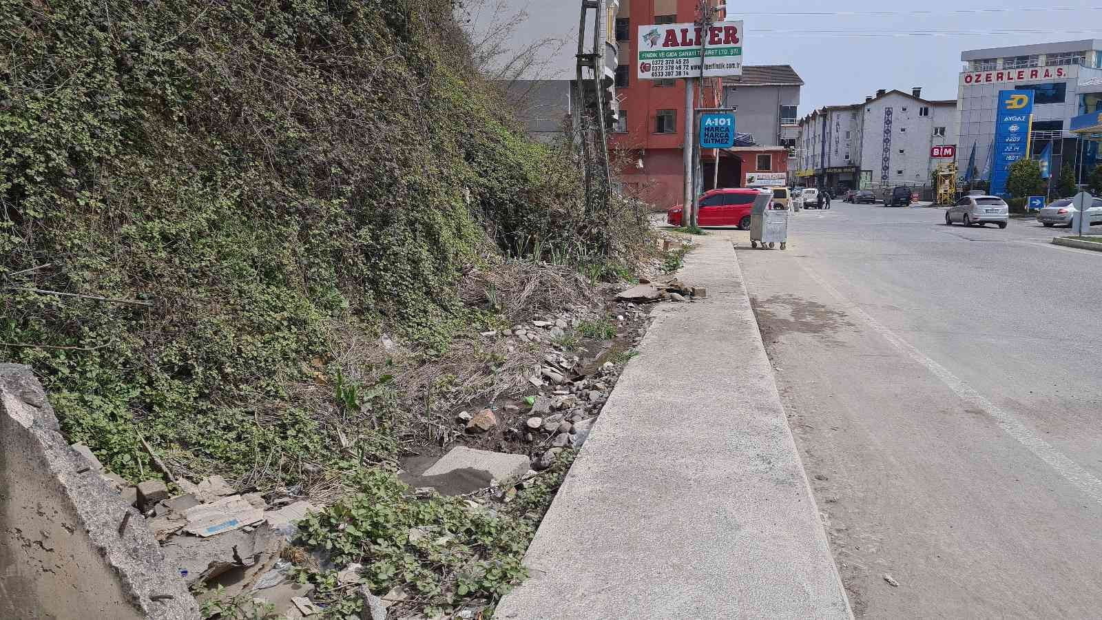 MAHALLEYE AKAN LAĞIM VATANDAŞLARI İSYAN ETTİRDİ  (ZONGULDAK)