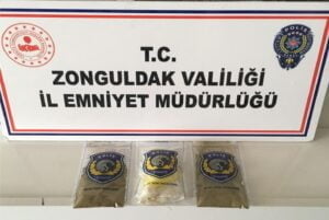 ZONGULDAK'TA NARKOTİK EKİPLERİ DÜZENLEDİKLERİ UYUŞTURUCU OPERASYONUNDA 4 ŞÜPHELİYİ GÖZALTINA ALDI.