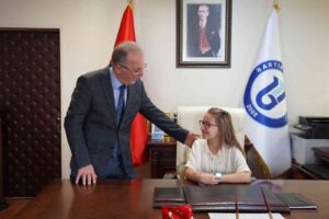 BARTIN ÜNİVERSİTESİ REKTÖRÜ PROF. DR. ORHAN UZUN, 23 NİSAN ULUSAL