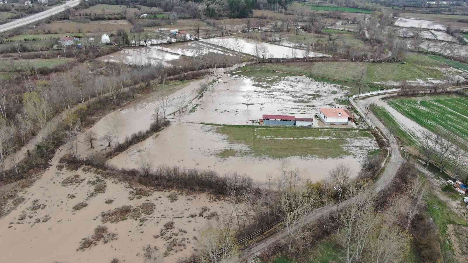 KARABÜK’ÜN ESKİPAZAR İLÇESİNDE ETKİLİ OLAN SAĞANAK YAĞIŞ VE YÜKSEK KESİMLERDE
