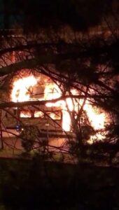 KARABÜK'TE GECE YARISI HALI SAHA ÖNÜNDE PARK HALİNDEYKEN YANAN MİNİBÜS