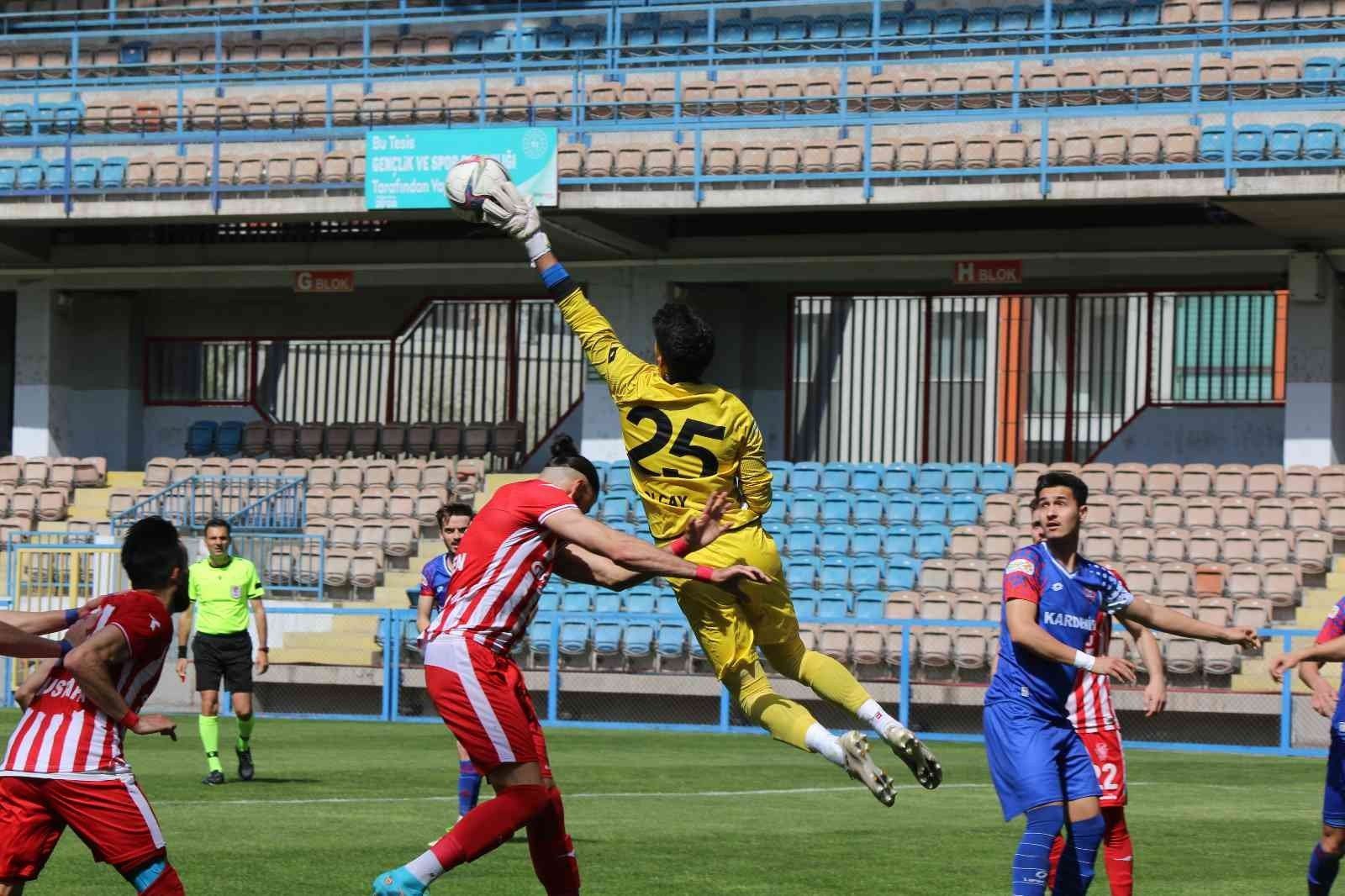 TFF 3. Lig: Kardemir Karabükspor: 0 – Gümüşhanespor : 2 TFF 3. LİG 3.GRUP’TA MÜCADELE EDEN KARDEMİR KARABÜKSPOR, SAHASINDA KARŞILAŞTIĞI