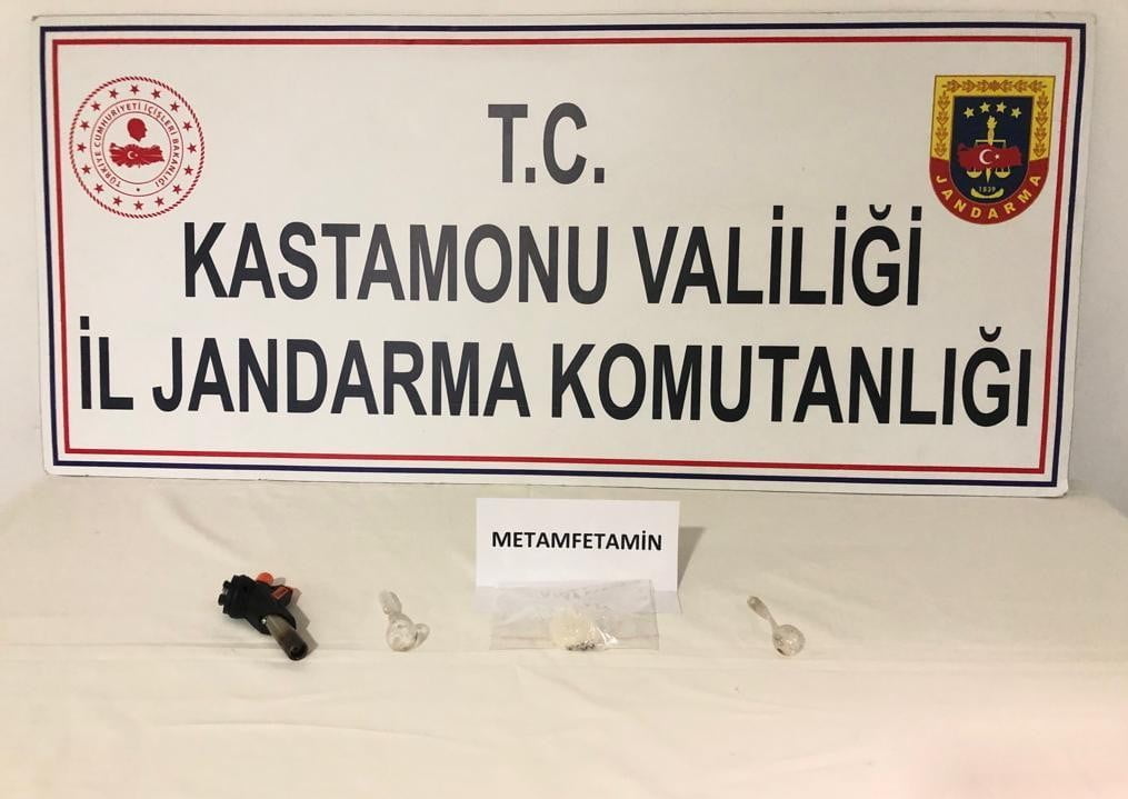 KASTAMONU İL JANDARMA KOMUTANLIĞI EKİPLERİNCE METAMFETAMİN MADDESİ İLE YAKALANAN ŞAHIS
