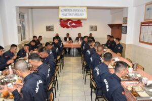 KARABÜK VALİSİ FUAT GÜREL, İL JANDARMA KOMUTANLIĞI’NDA GÖREVLİ JANDARMA PERSONELİ