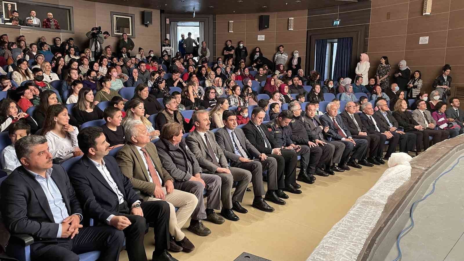 ZONGULDAK'IN ÇAYCUMA İLÇESİNDE BULUNAN ÇAYCUMA ÖZEL EĞİTİM MESLEK OKULU ÖĞRENCİLERİ