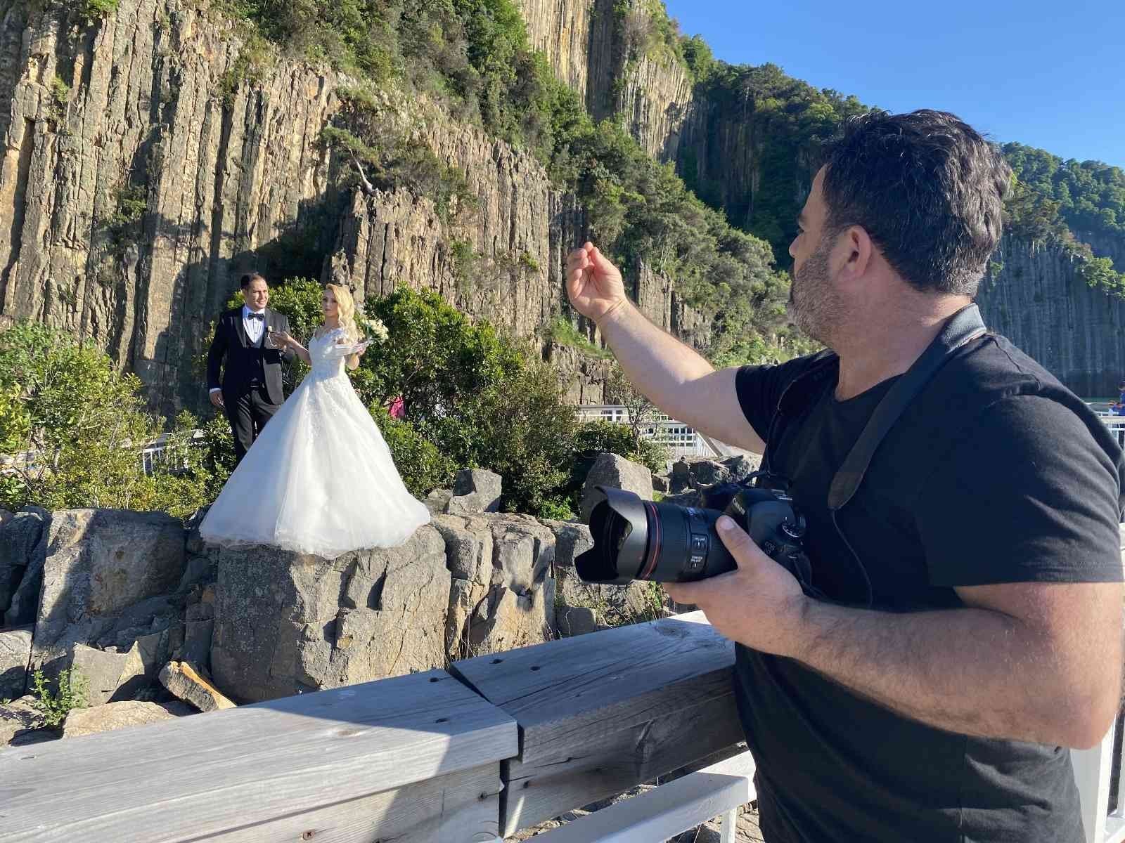 BARTIN’IN GÜZELCEHİSAR SAHİLİNDEKİ 80 MİLYON YILLIK LAV SÜTUNLARI DOĞASEVERLER VE
