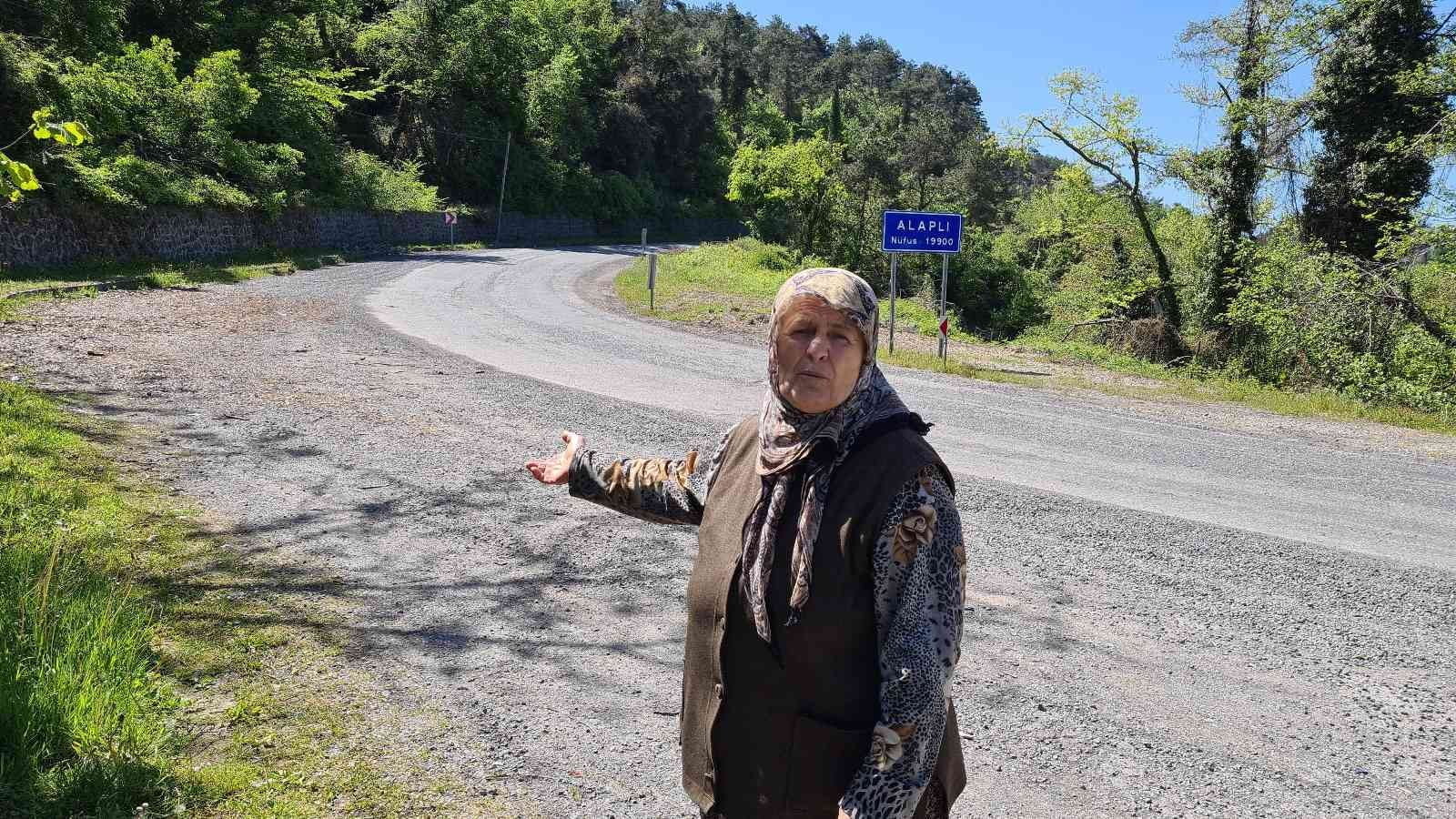 ZONGULDAK’IN ALAPLI İLÇESİNDE MAHALLE HALKI AKŞAM SAATLERİNDE KARANLIĞA GÖMÜLEN MAHALLELİ
