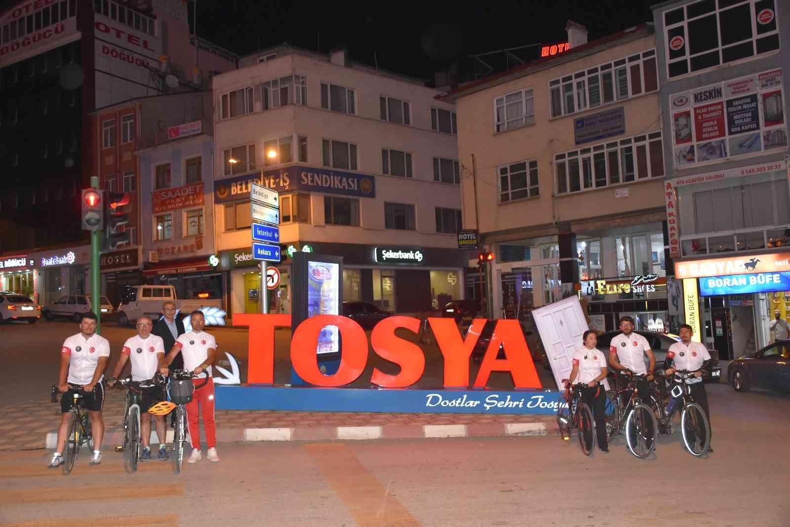 ÇANAKKALE’DEN SAMSUN’A ŞEHİT TOPRAĞI TAŞIYAN BİSİKLET PLATFORMU TOSYA’DA