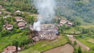 KASTAMONU’NUN KÜRE İLÇESİNDE BEŞÖREN KÖYÜNDE ÇAY DEMLEMEK İÇİN MUTFAK TÜPÜNÜ